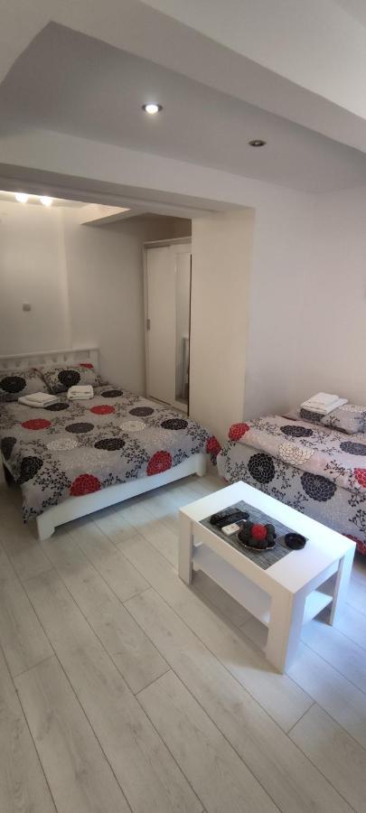 Studio Apartman Kocka Белград Экстерьер фото