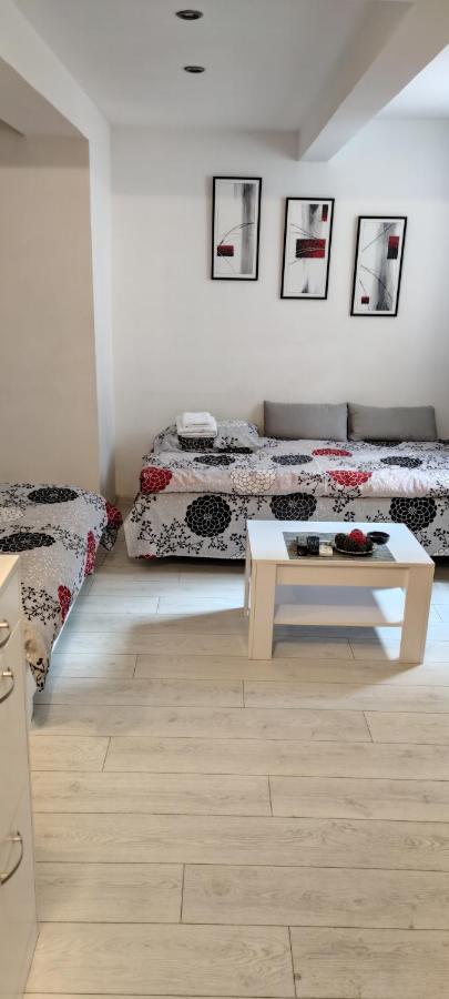 Studio Apartman Kocka Белград Экстерьер фото