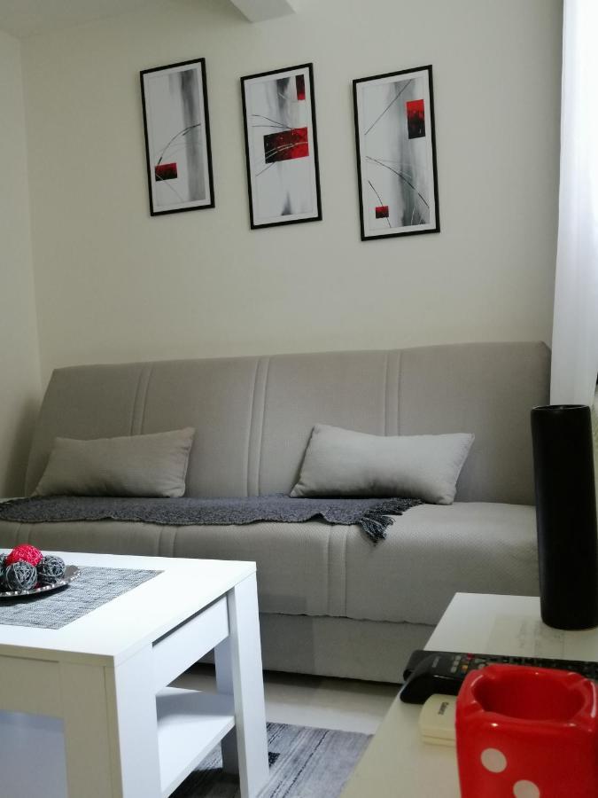 Studio Apartman Kocka Белград Экстерьер фото